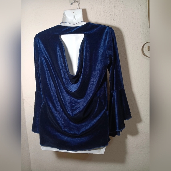 Chic Navy Velvet Women's Blouse - Picture 4 of 6